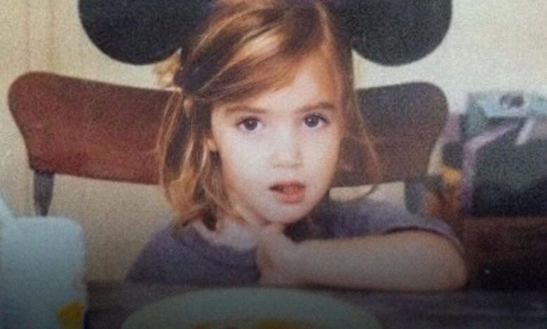 May be an image of child and text that says 'AmoMama AmoMamaNostalgia Nostalgia n THIS LITTLE GIRL WAS "ABANDONED" BY HER STAR DAD AT JUST 7 MONTHS OLD NOW, SHE IS MORE FAMOUS THAN HIM'